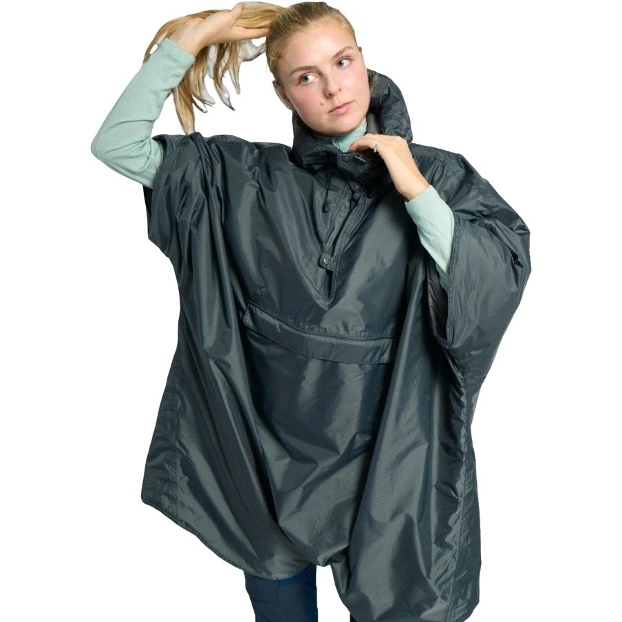 Helsport Pro Fjell Poncho Insulated, Dark Shadow / Ruby Red, M/L, capa de lluvia, gris